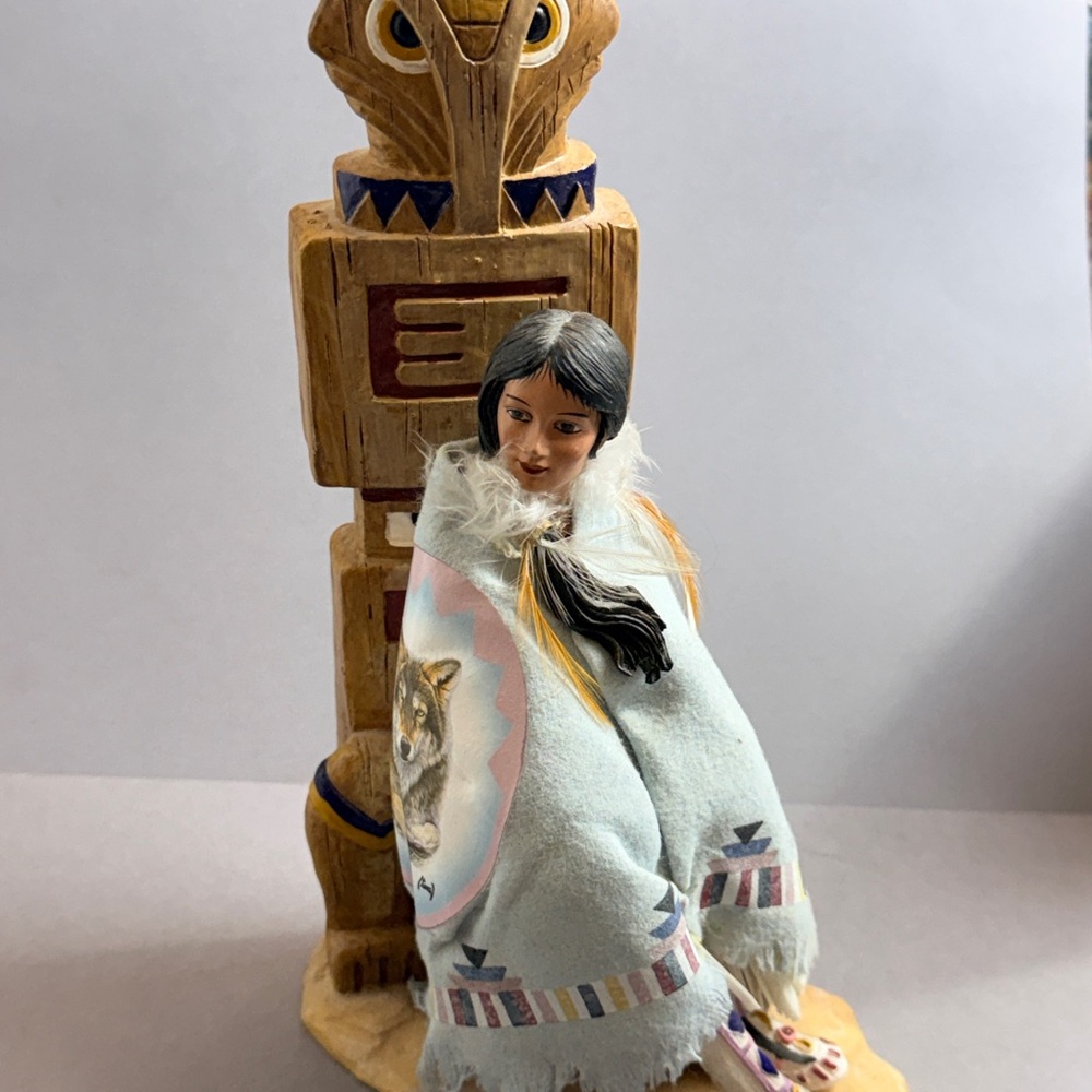 Native American Figurine Ashton Drake Al Agnew Spirit of Wolf Sheltering Arms